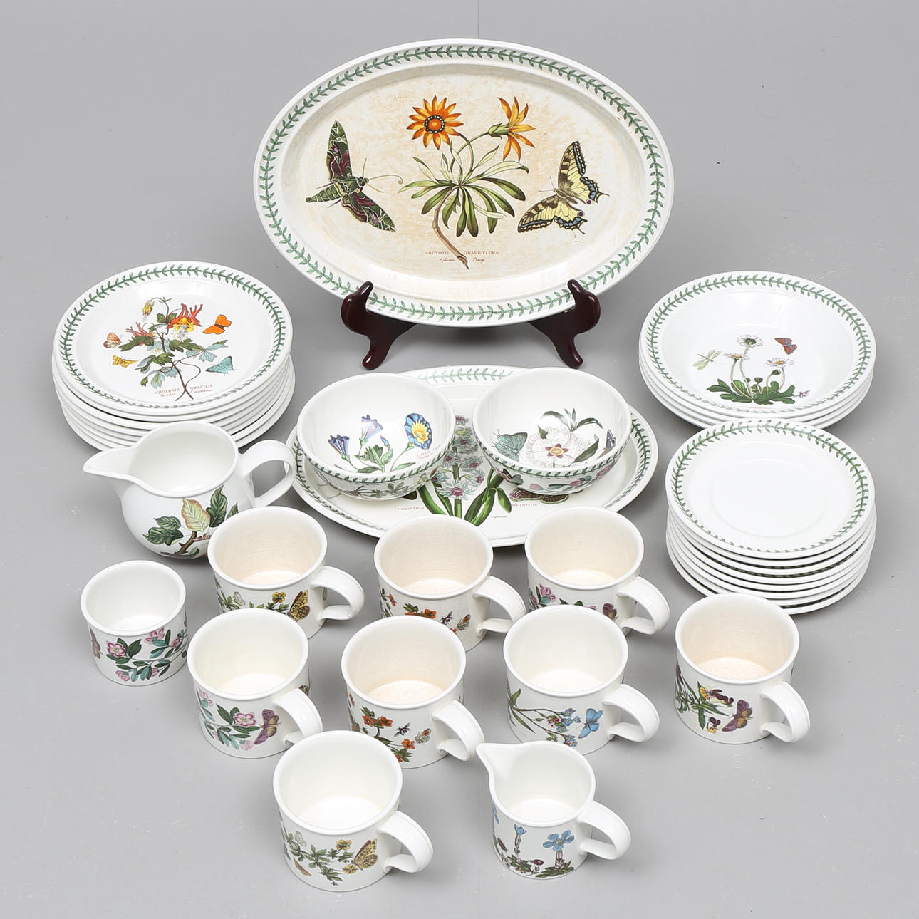 SERVISDELAR, 35 st, "The Botanic Garden", Susan Williams-Ellis, England.