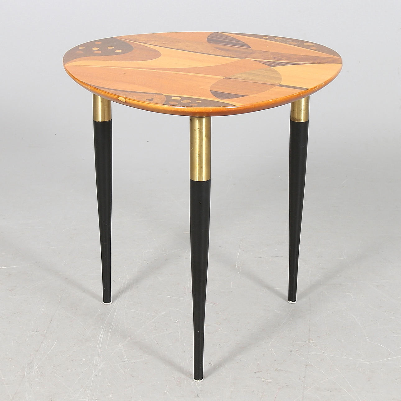 BORD med intarsia, Svensk Möbelindustri Bodafors, 1900-talets första hälft/mitt.