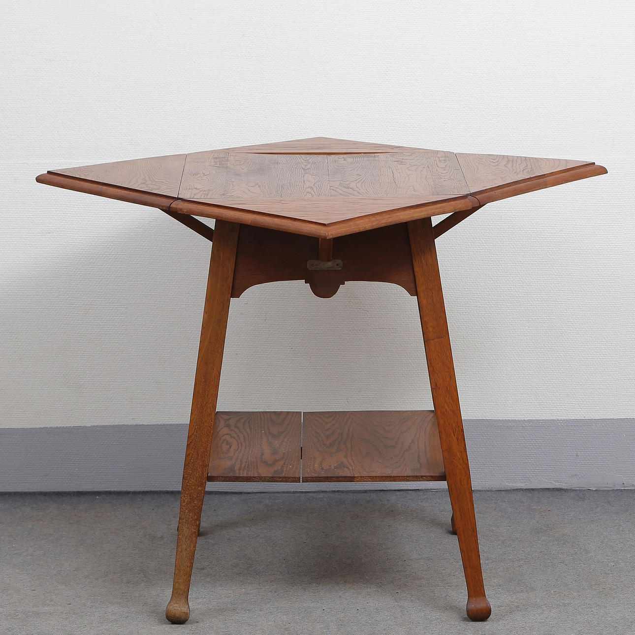 MUNKBORD, EK, 1900-TALETS FÖRSTA HÄLFT.