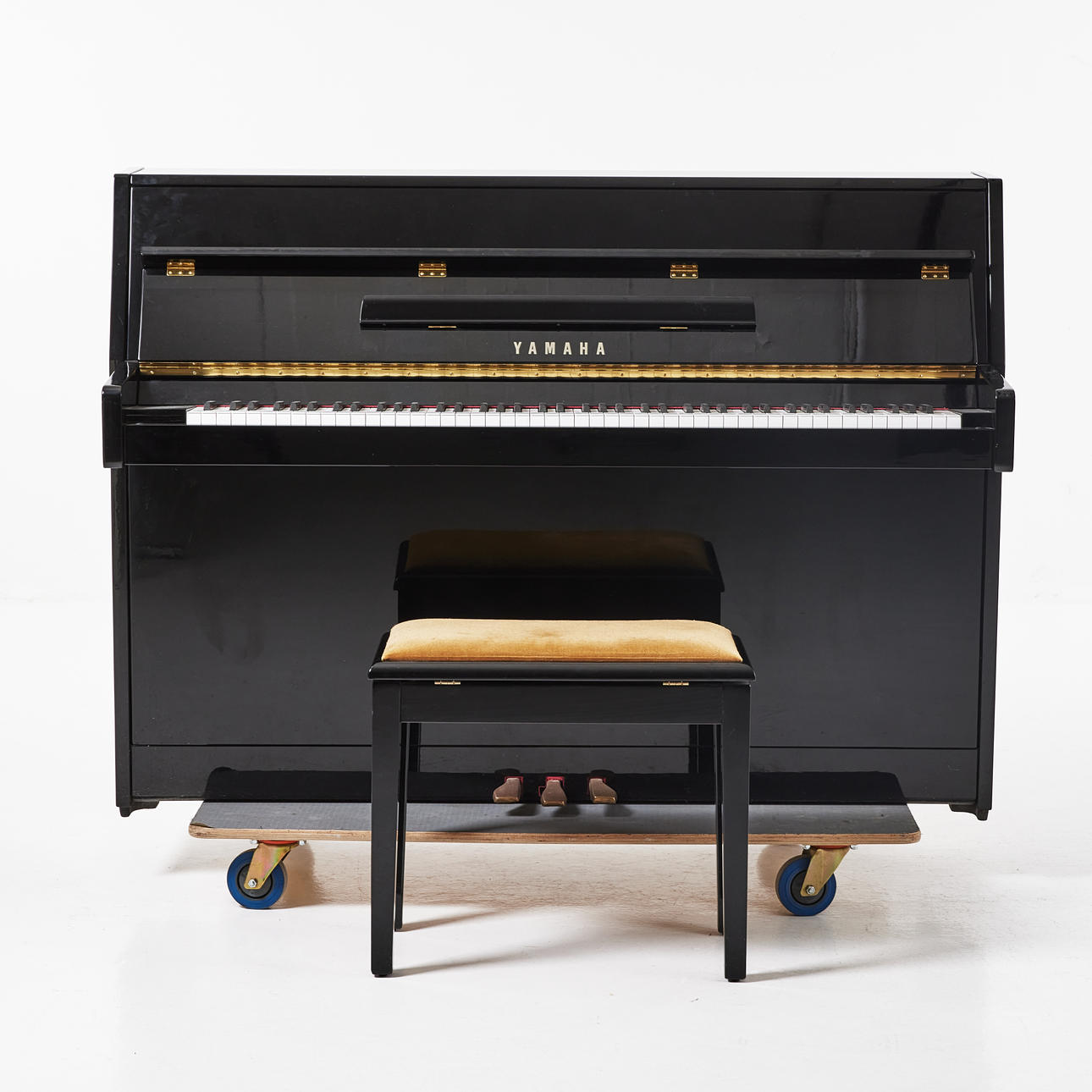 YAMAHA, Klavier, Modell C109, Seriennummer j2185591.