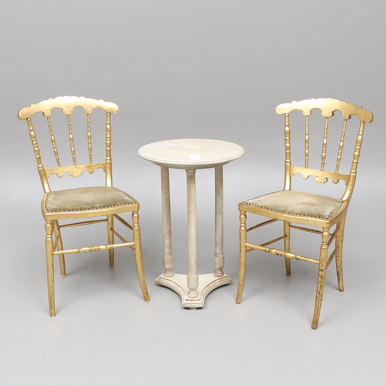 STOLAR, ett par samt BORD, 1800/1900-tal.