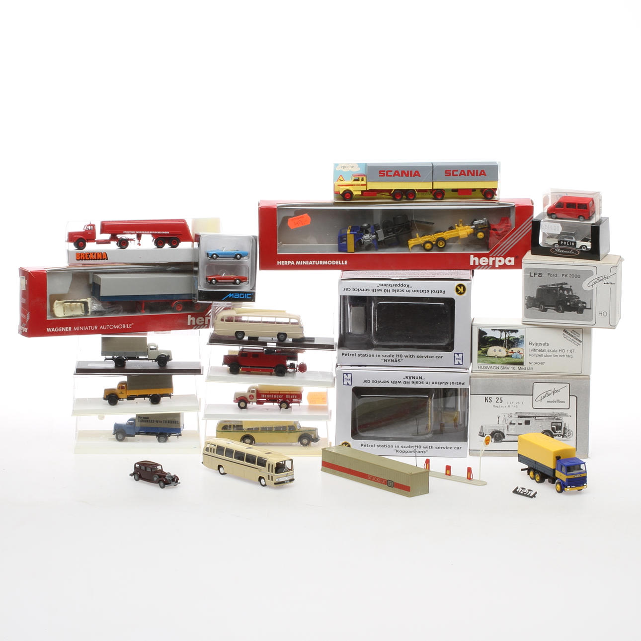 MODELLBILAR olika tillverkare. Cirka 25 delar, delvis i originalkartonger.