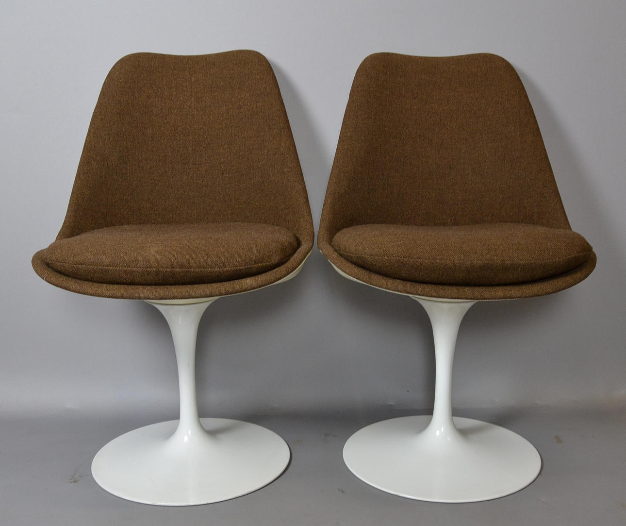 EERO SAARINEN. TWO TULIP CHAIRS FOR KNOLL.