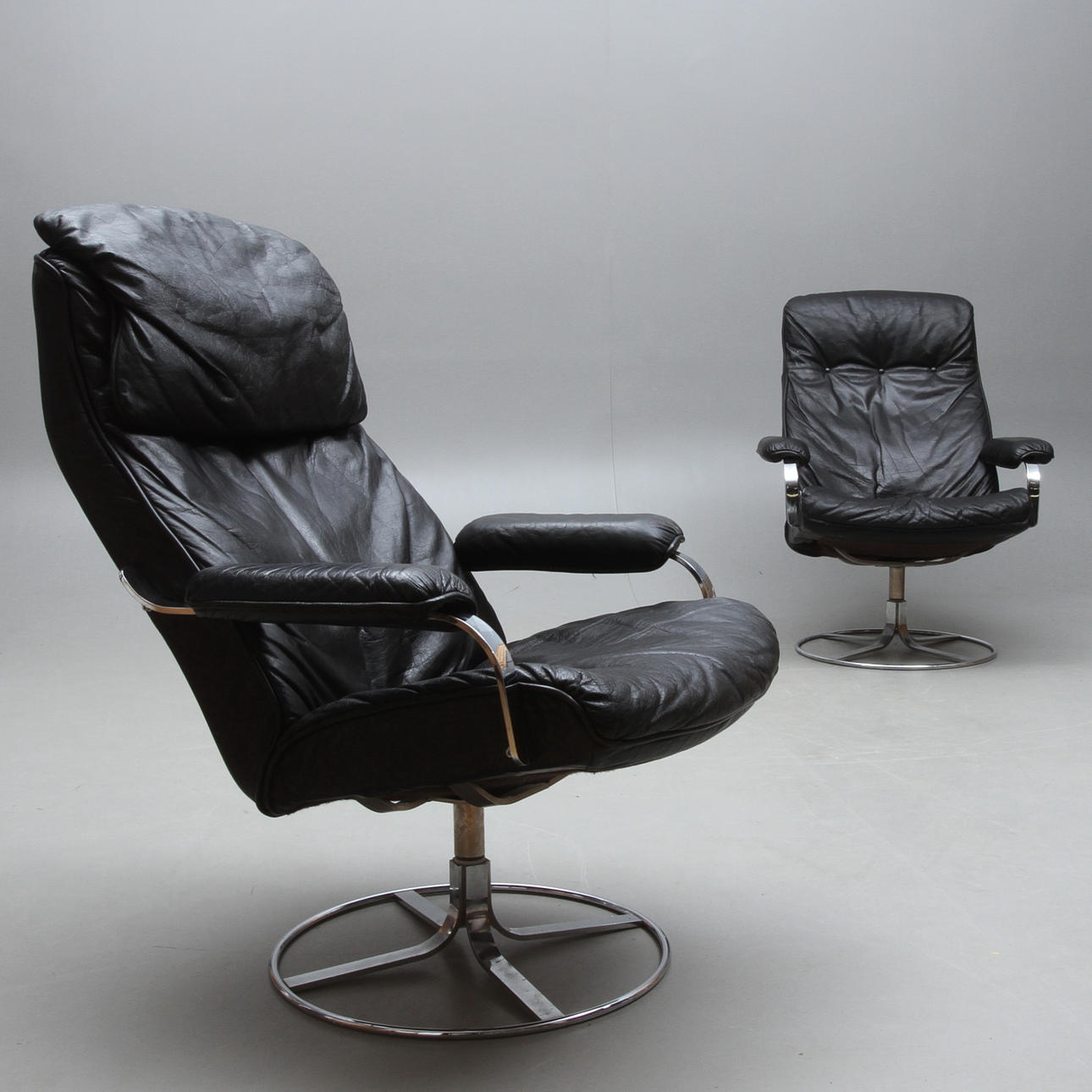 FÅTÖLJER, 1 par, skinn, 1900-tal.