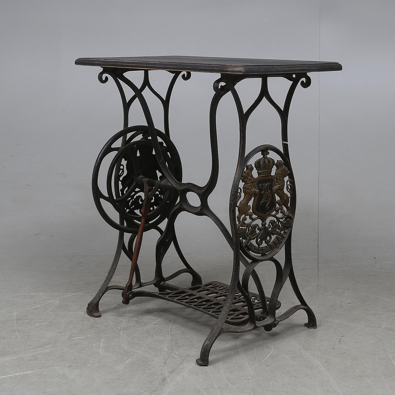 BORD, underrede märkt Husqvarna.