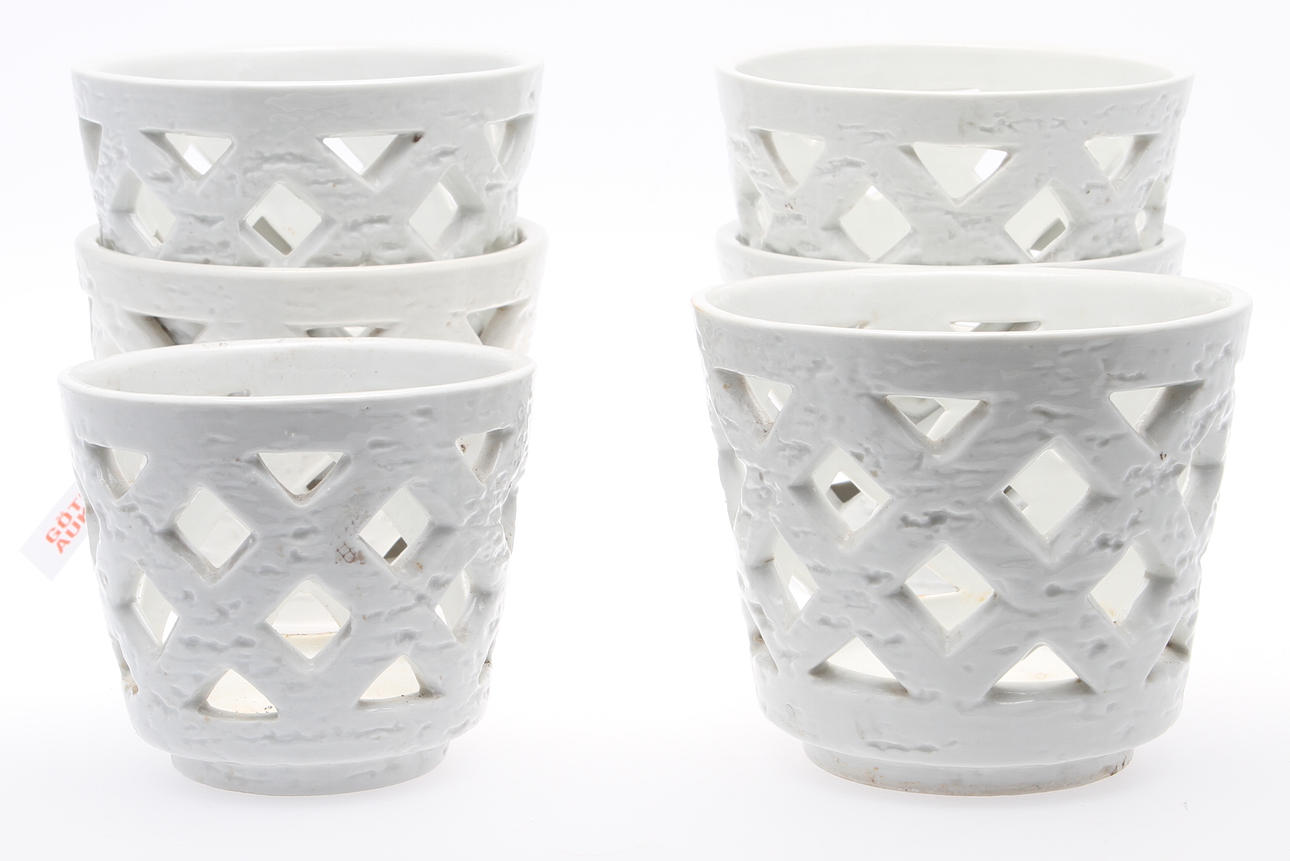 YTTERFODER. 6 st, keramik, Gunnar Nylund.