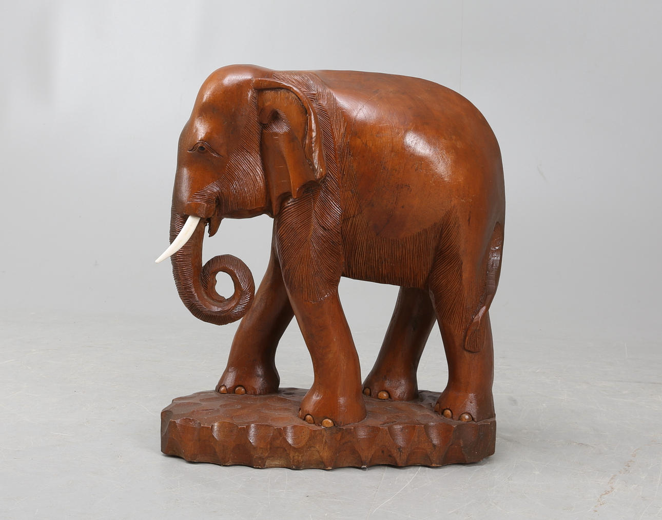 ELEFANT,trä.1900-tal.