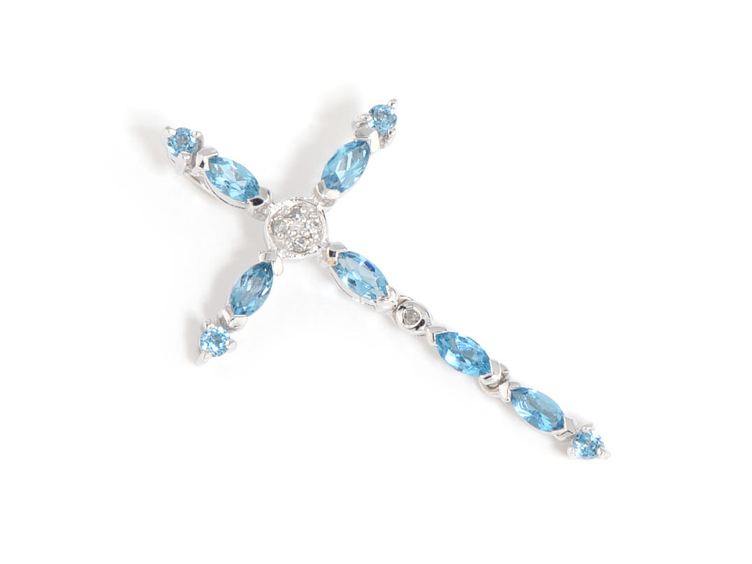 KREUZANHÄNGER. Topas och små diamanter, 375 vitguld ca. 1,6 g.