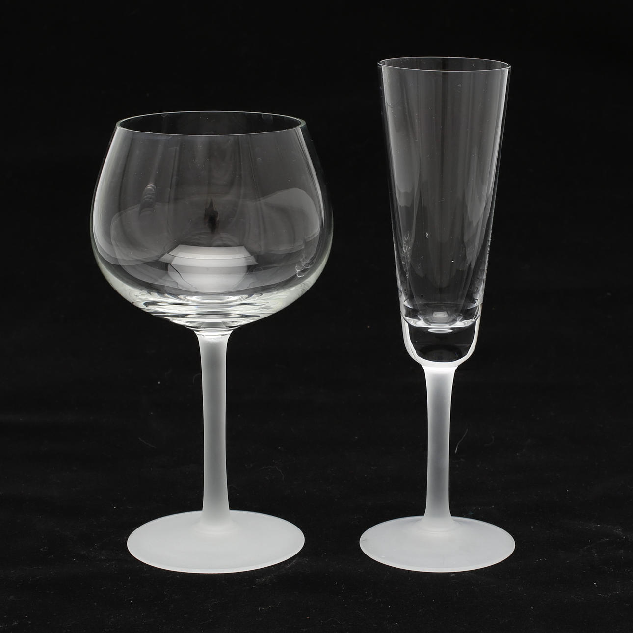 VINGLAS och CHAMPAGNEGLAS, 18 st, frostad fot.