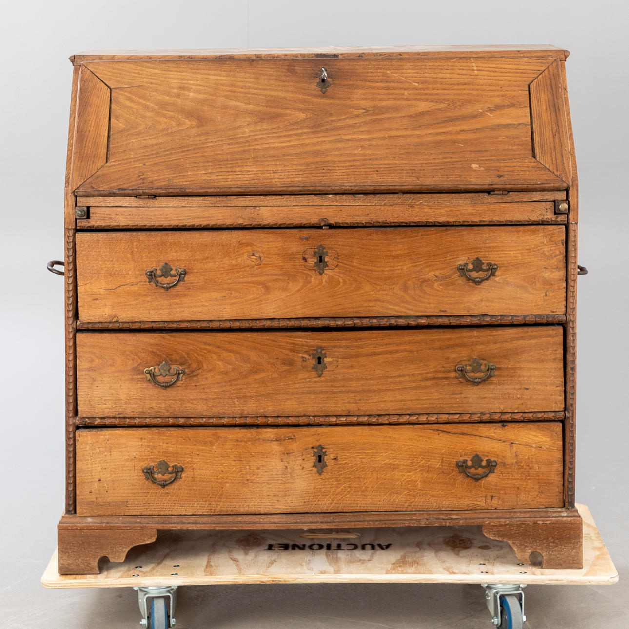 Angled flap secretary, oak, 18. Jh.