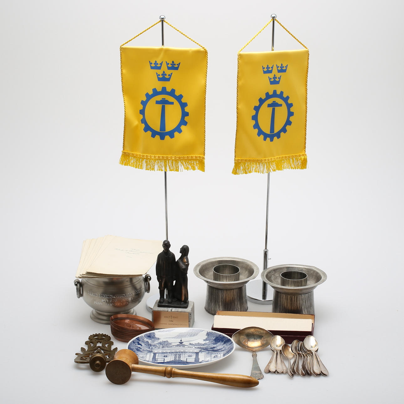 FABRIKS-och HANTVERKSFÖRENINGENS EMBLEM på parti.