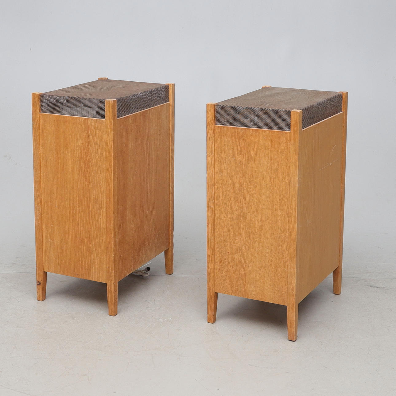 HÖGTALARE, trä, 1900-tal.