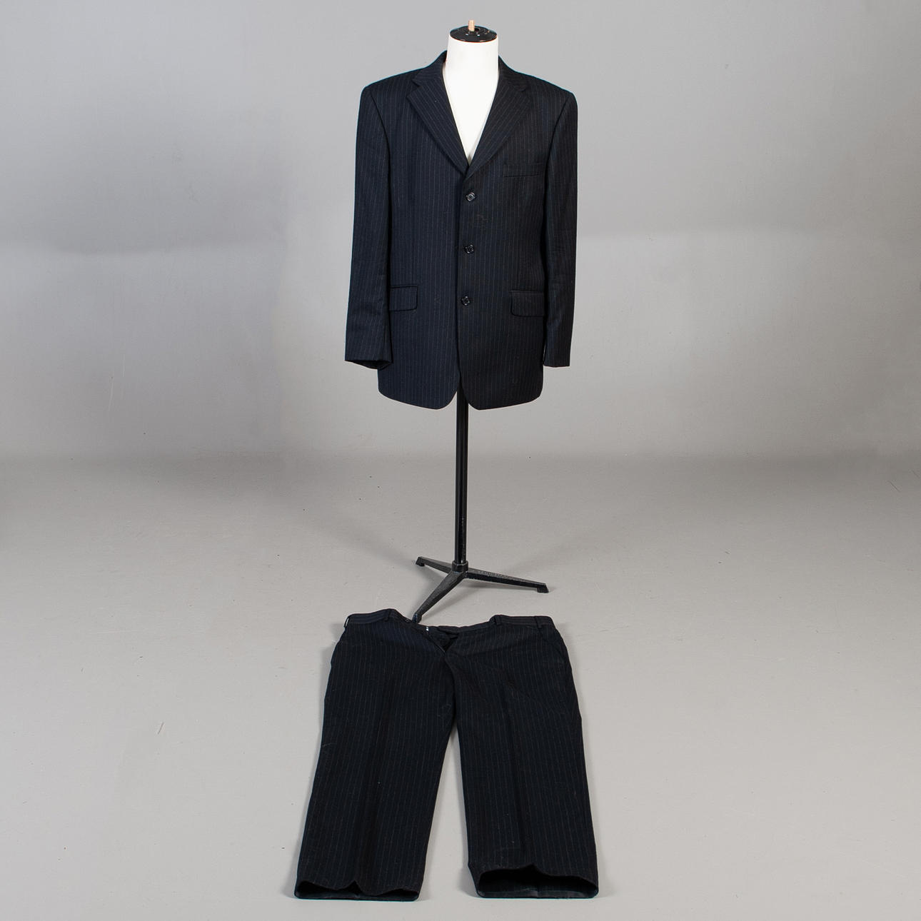 KOSTYM . Batistini, herr, storlek B52, C52.