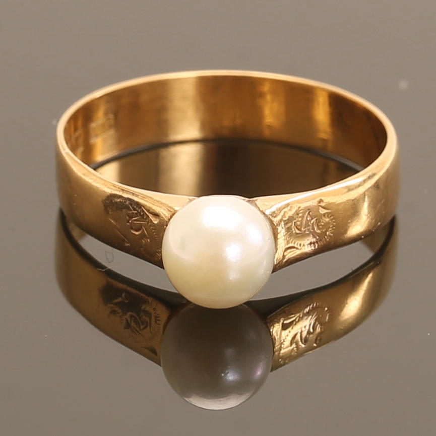 Ein 20-karätiger Goldring.