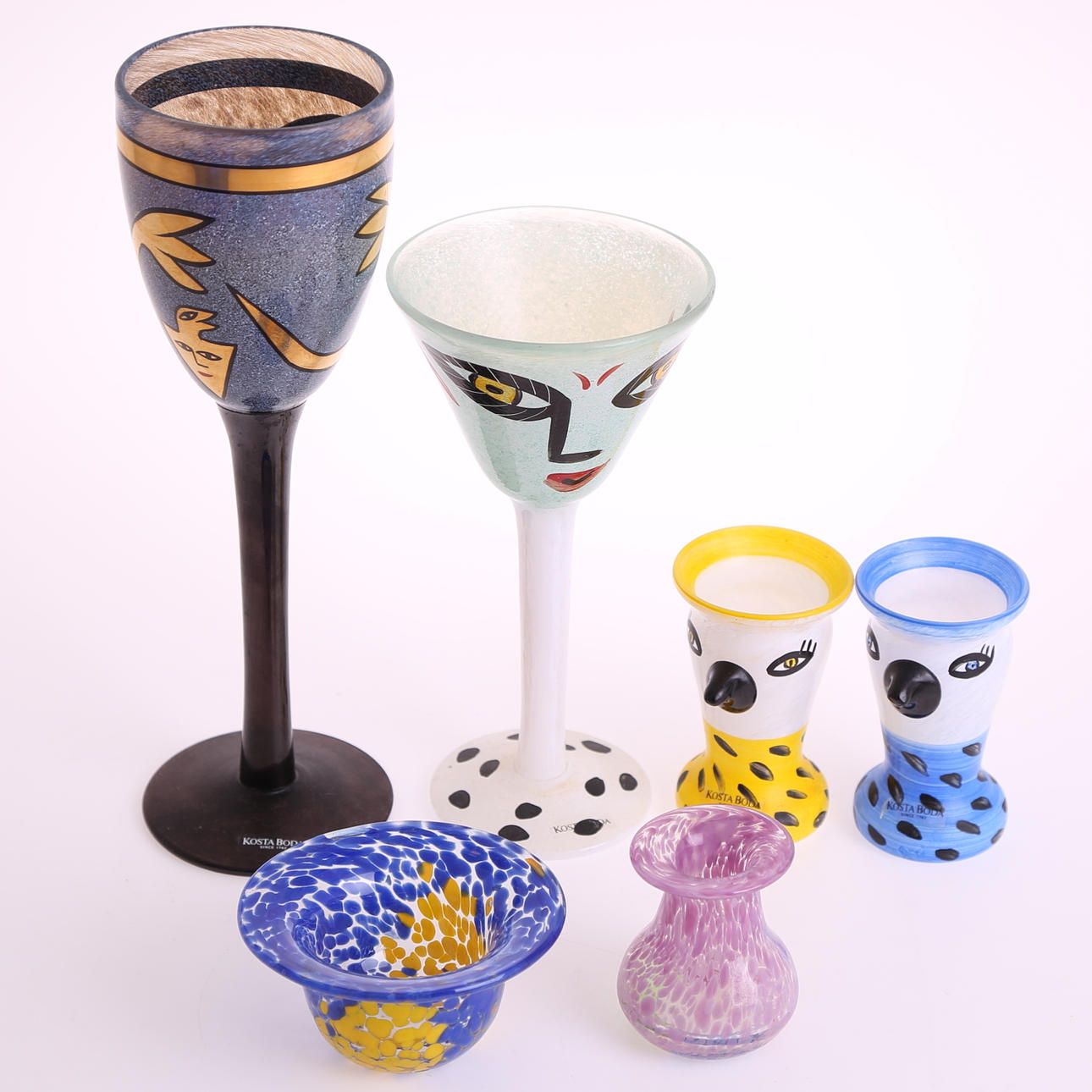 GLASFÖREMÅL, 6 st, signerade Ulrica Hydman Vallien, Kosta Boda, 19-/2000-tal.