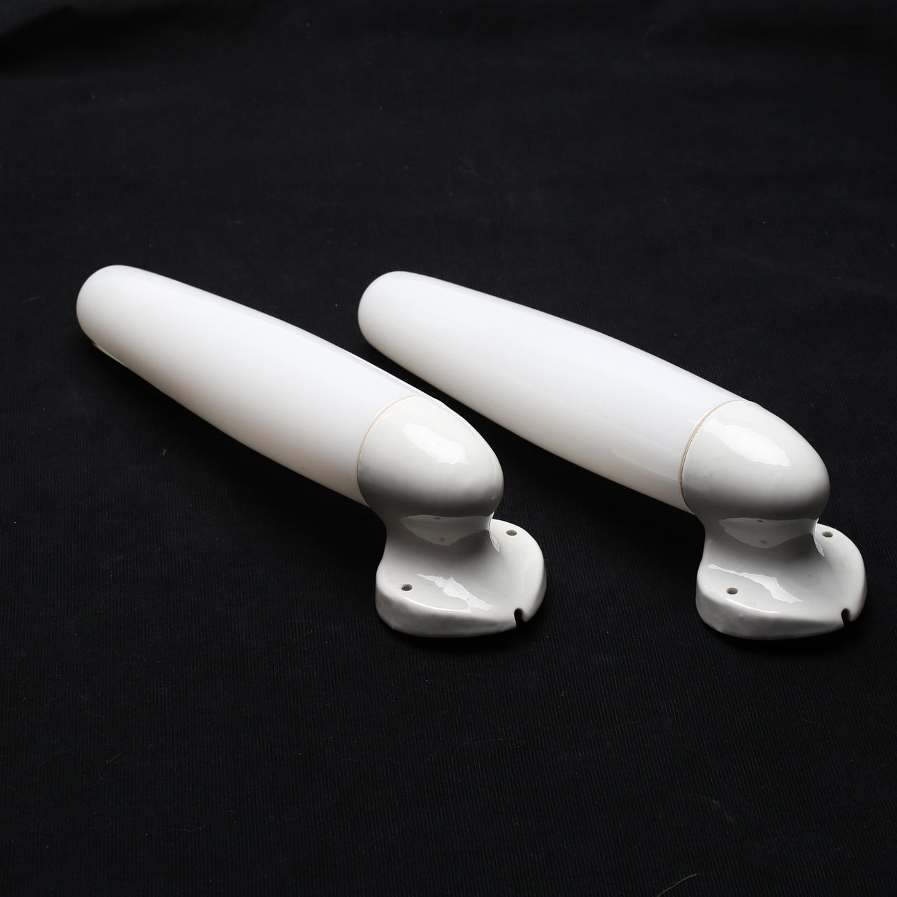 BADRUMSARMATURER, ett par, modell 6060.