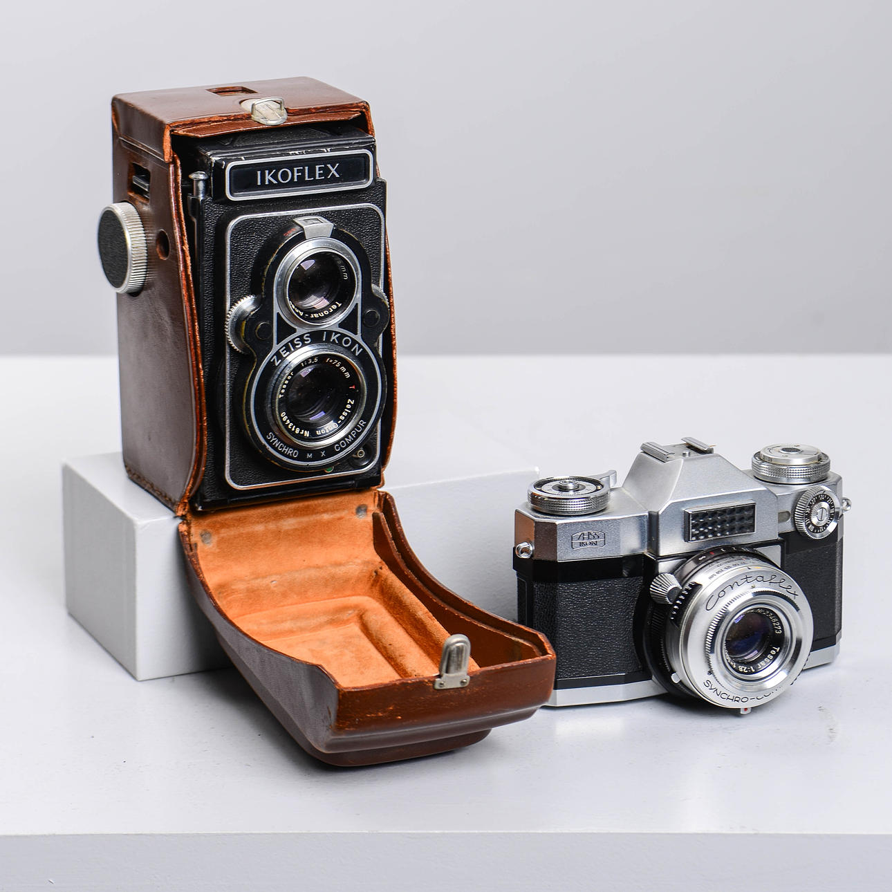 CAMERAS 2 pcs Zeiss Icon.