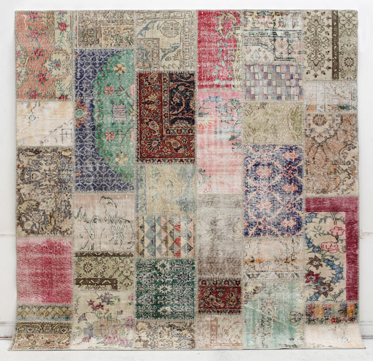 MATTA, carpet patchwork, 241 x 231 cm.