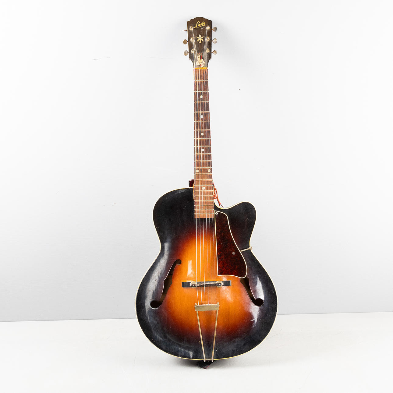 LEVIN, gitarr, modell nr. 335, 1960.