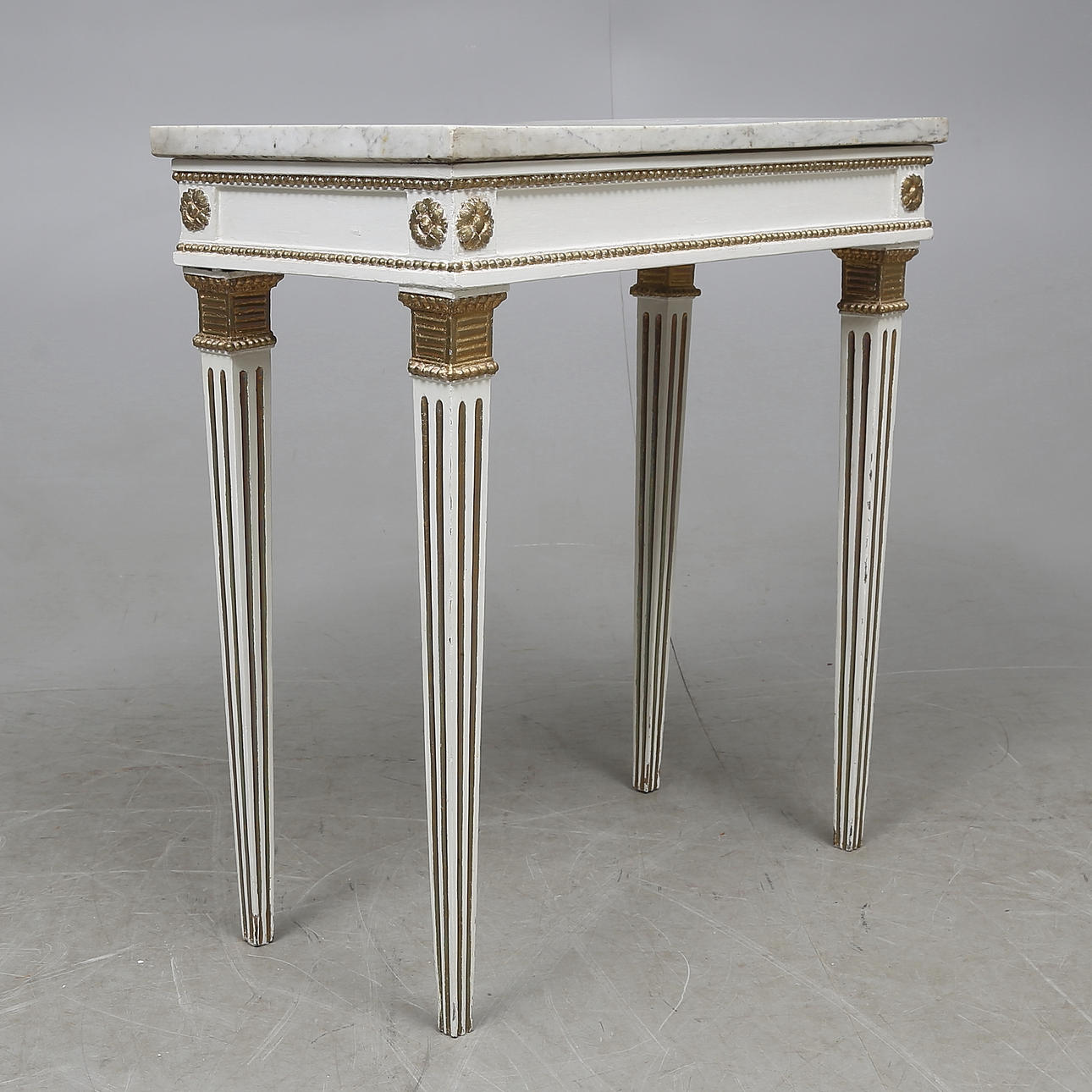 TRYMÅBORD, sengustavianskt, omkring 1800.