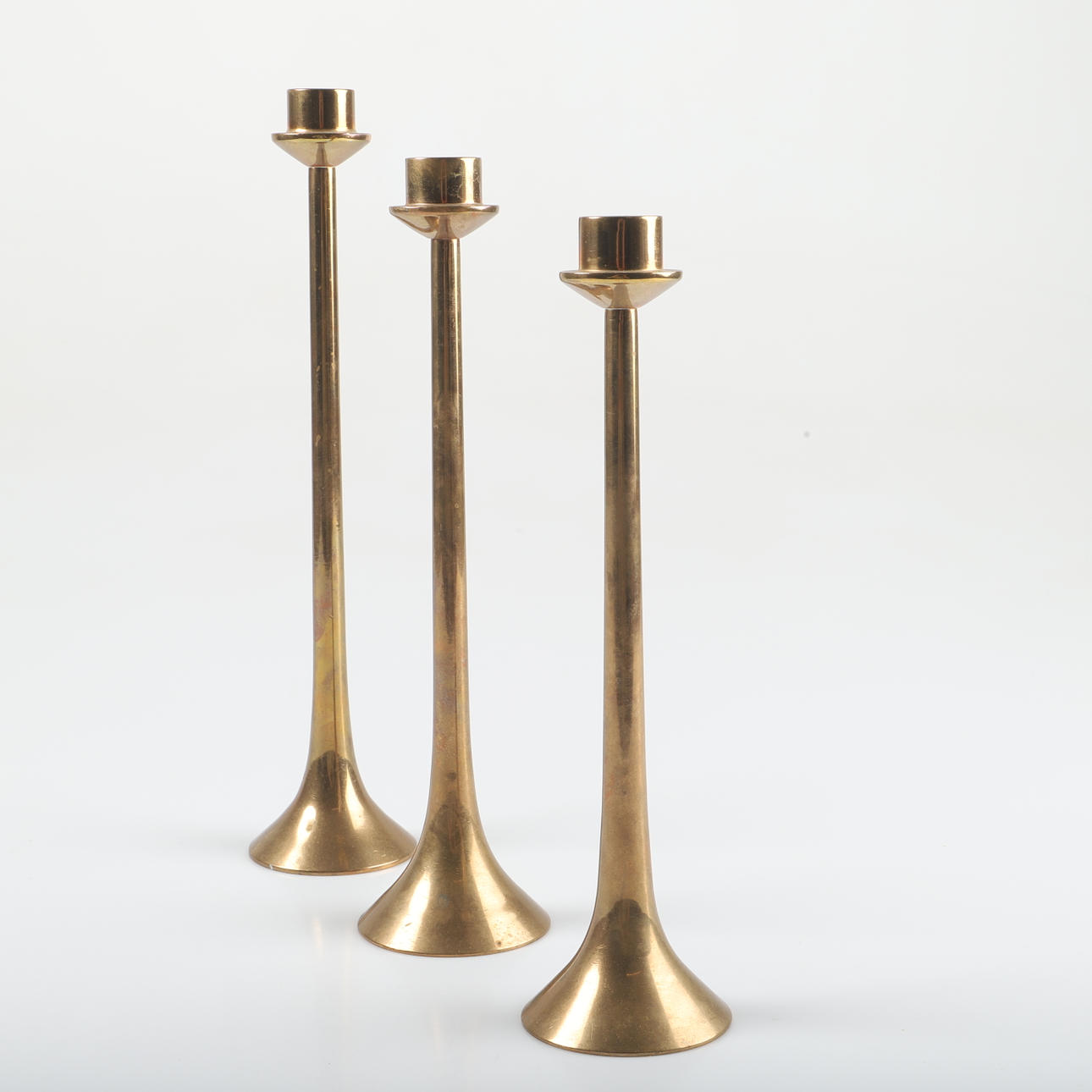 LJUSSTAKAR, 3 stycken, mässing, märkta BM 82.