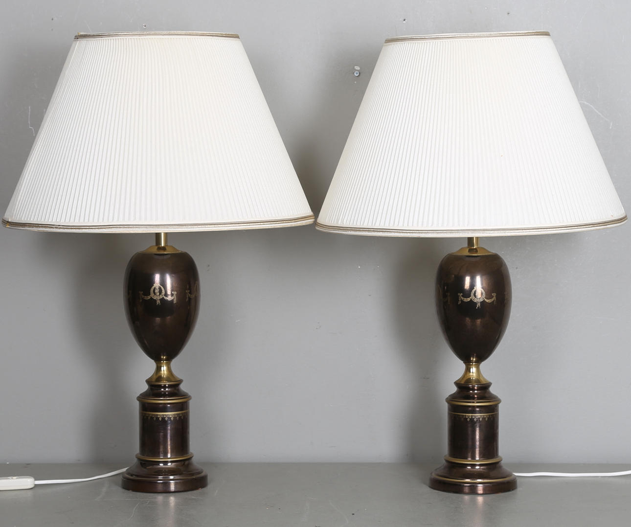 BORDSLAMPOR, ett par, gustaviansk stil, 1900-tal.