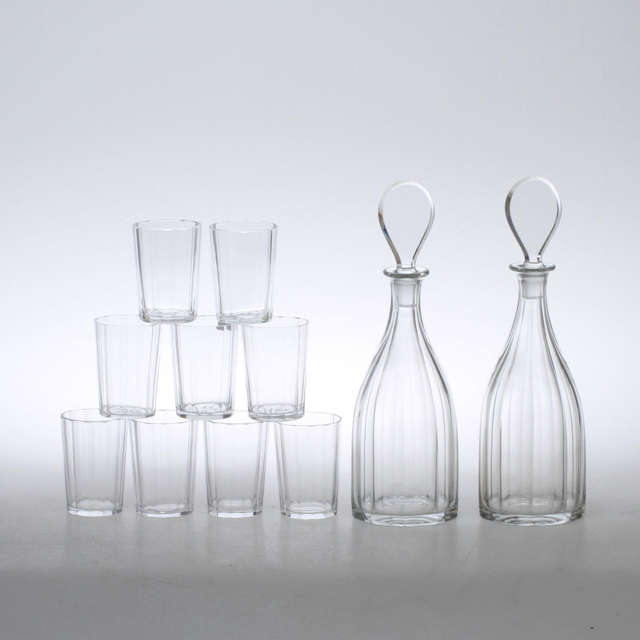 KARAFFER, 2 st, samt SELTERGLAS, 9 st, glas, "Karlberg", Elis Bergh, Kosta, 1900-tal.
