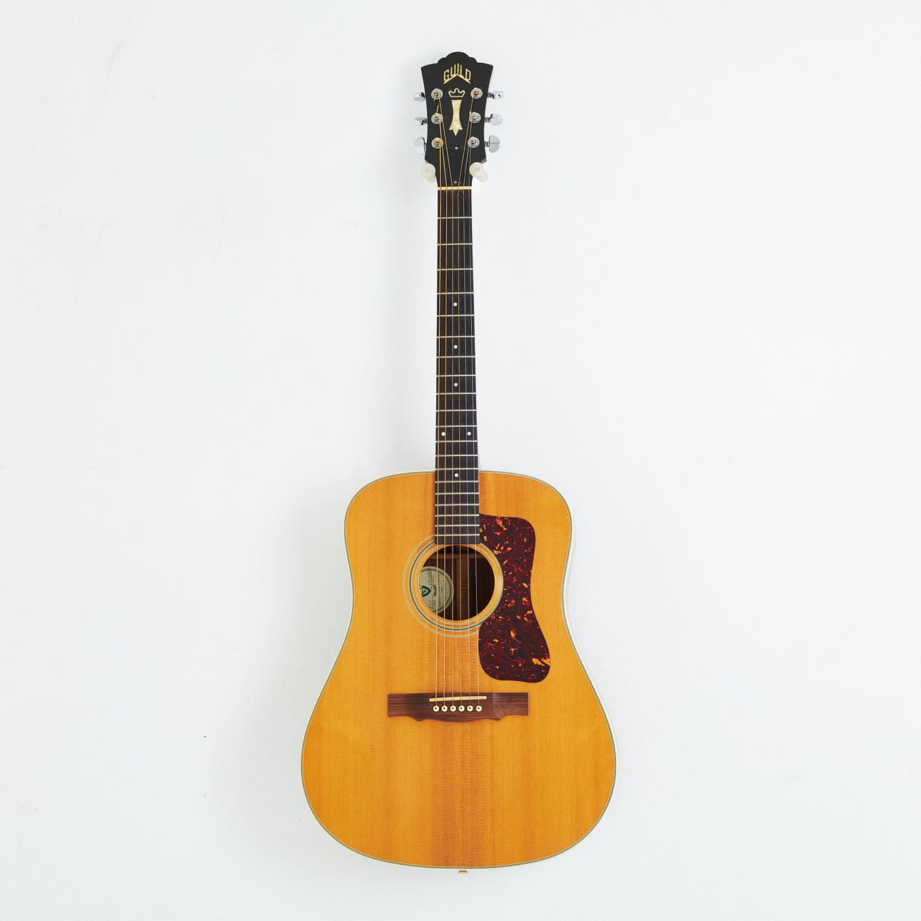 GUILD, akustisk gitarr, "D-50", lock i solid gran, sidor, stall och baksida i indisk rosewood, tillverkad i Corona, California, 2000-talets början, med original TKL-hard case.