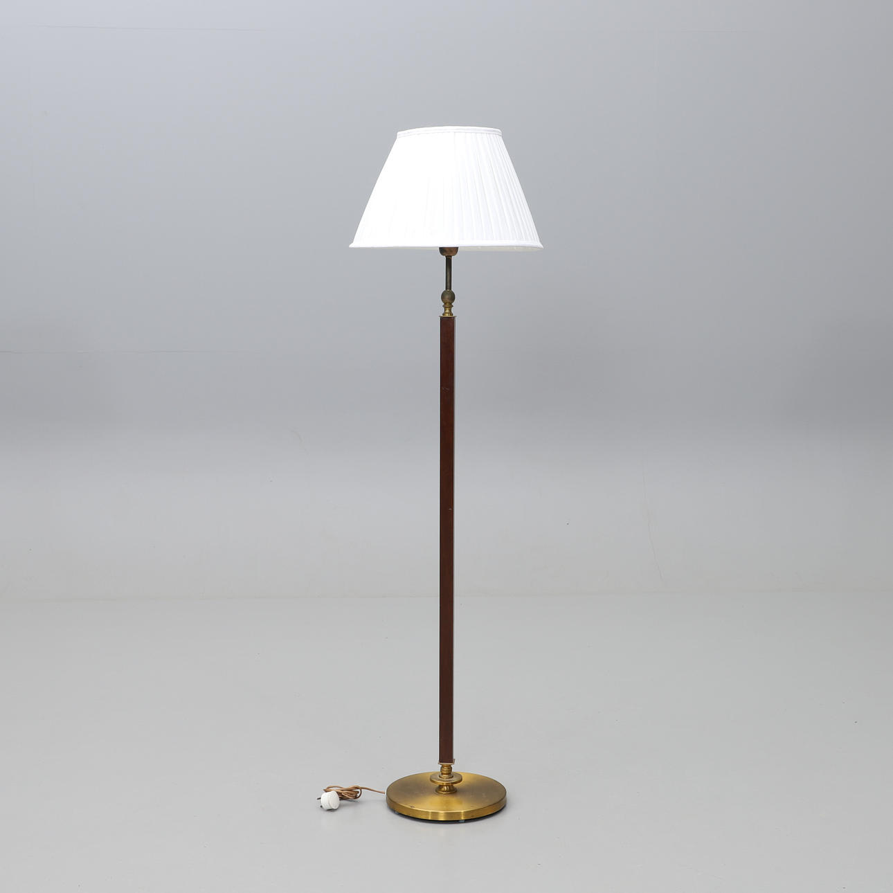 EINAR BÄCKSTRÖM. Golvlampa, modell 5919/64.