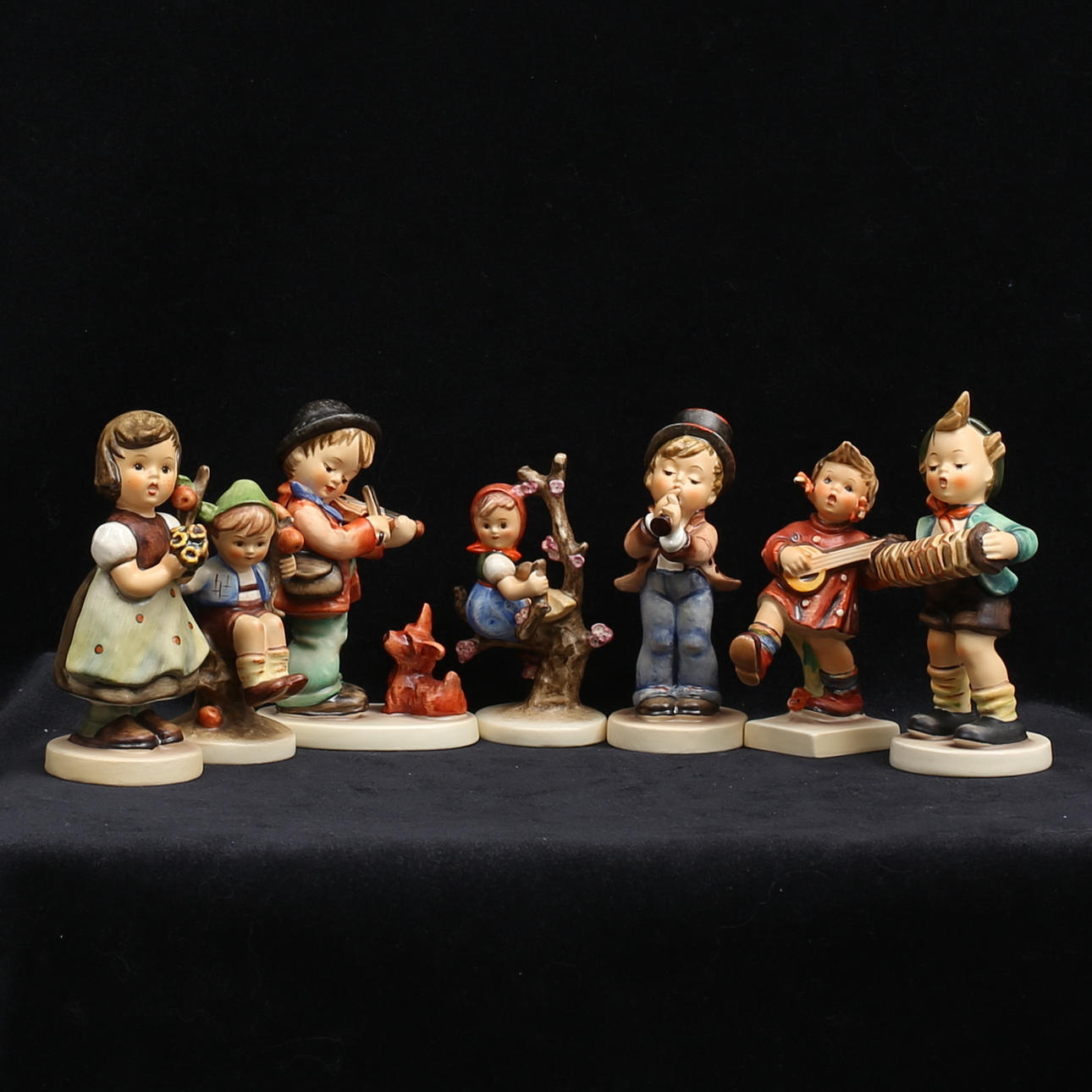 FIGURINER, 7 st, bl.a Goebel porslin, MJ Hummel, Goebel, Tyskland.