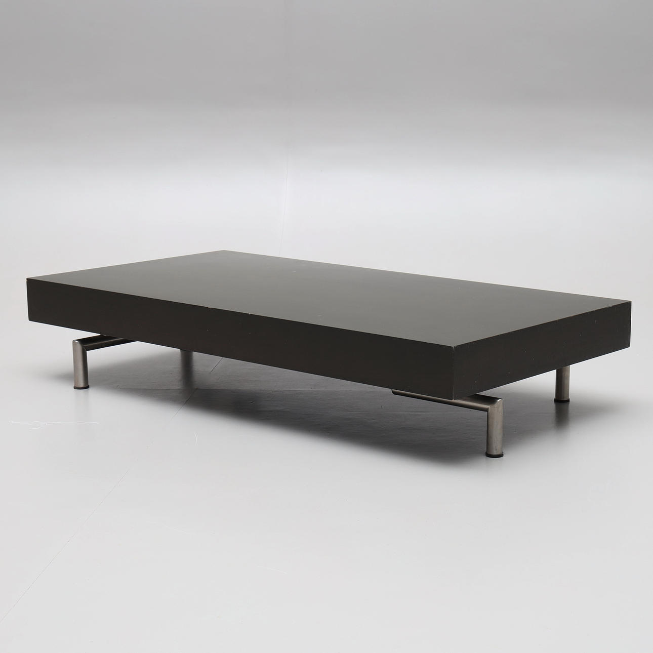 SOFFBORD, lackat trä, borstade stålben, 2000-tal.