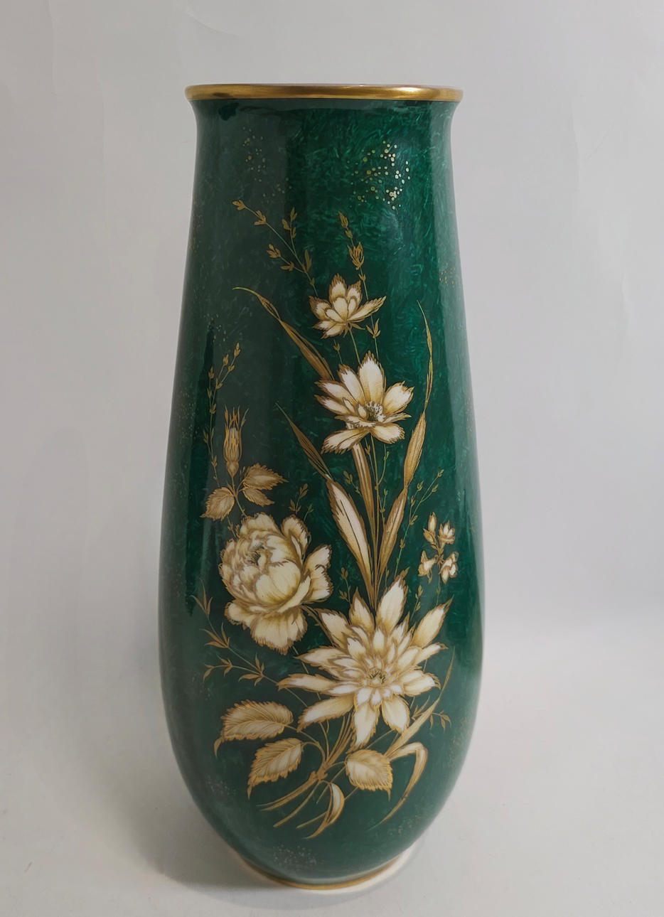 LARGE BAVARIAN PORCELAIN VASE MODEL MELANIE.