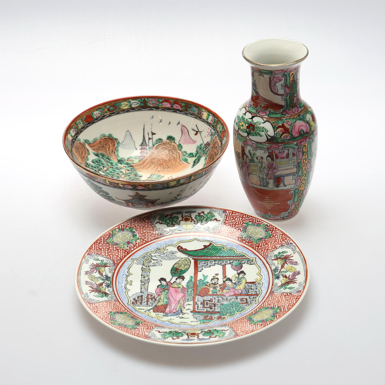 PORCELAIN ITEMS. Asia, 5 parts.