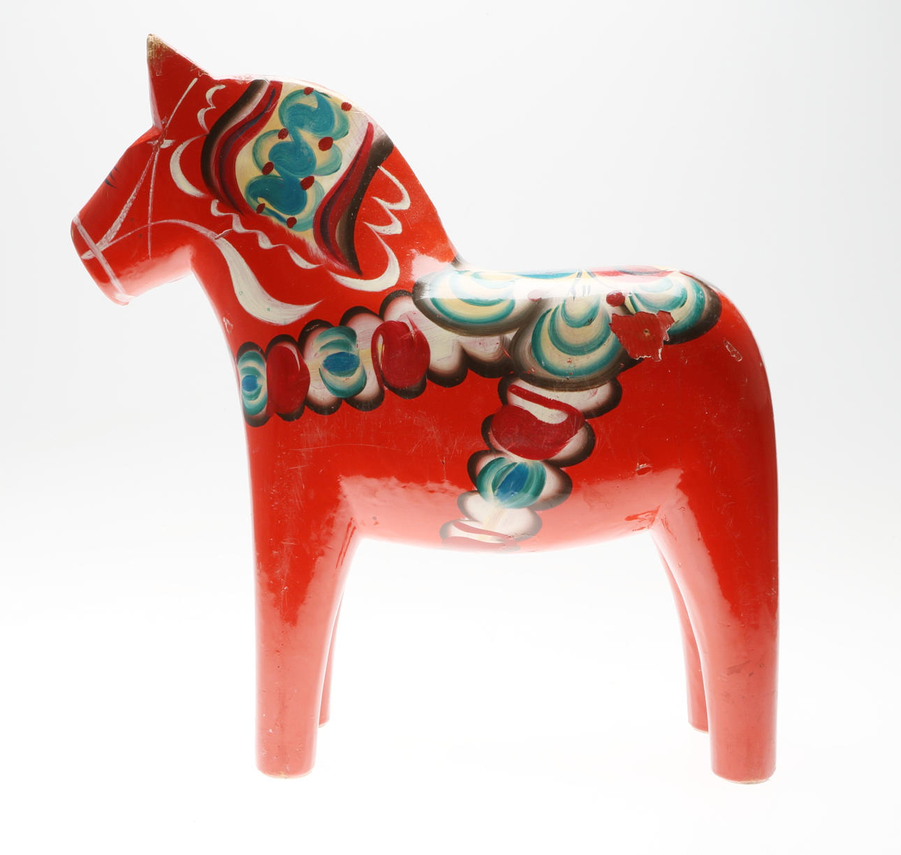 DALAHÄST, 43 cm hög, bemålat trä, 1900-talets andra del.