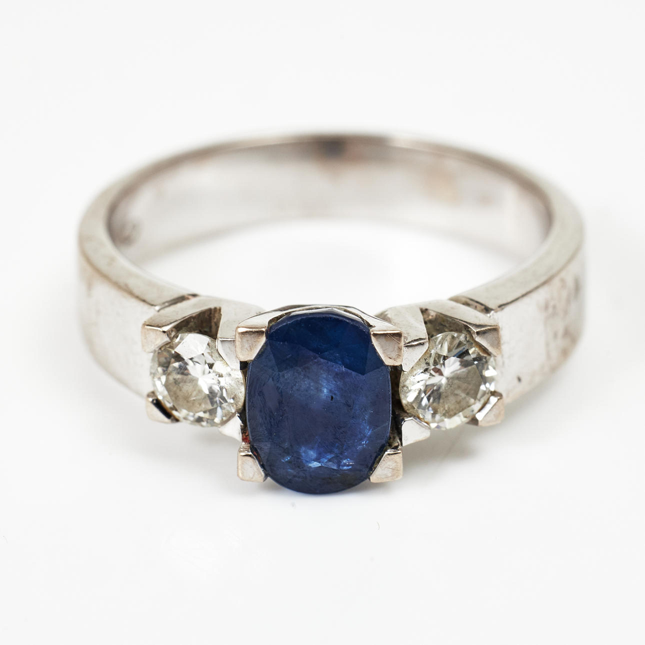 RING, 14k rhodium plated white gold, oval faceted sapphire, 2 brilliant ...