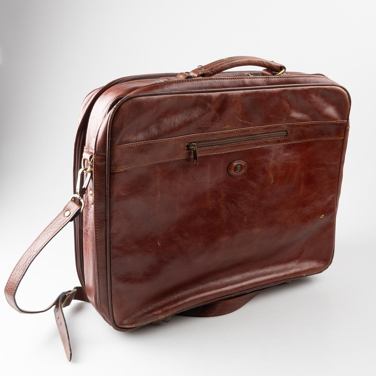 BARON, Braune Ledertasche.