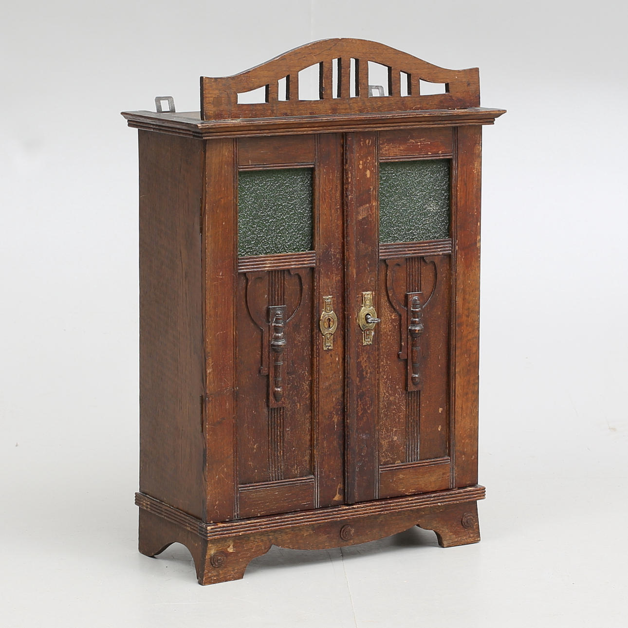 VÄGGSKÅP, jugend, 1900-talets början.