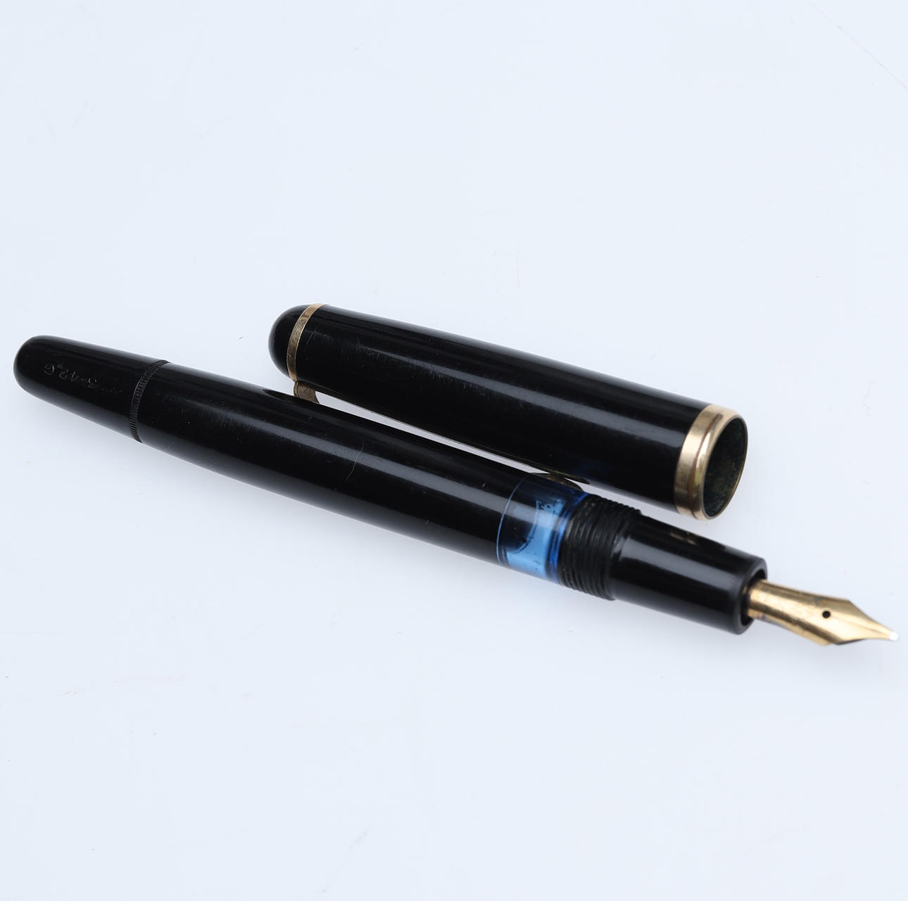 A 1950S MONTBLANC FOUNTAIN PEN.