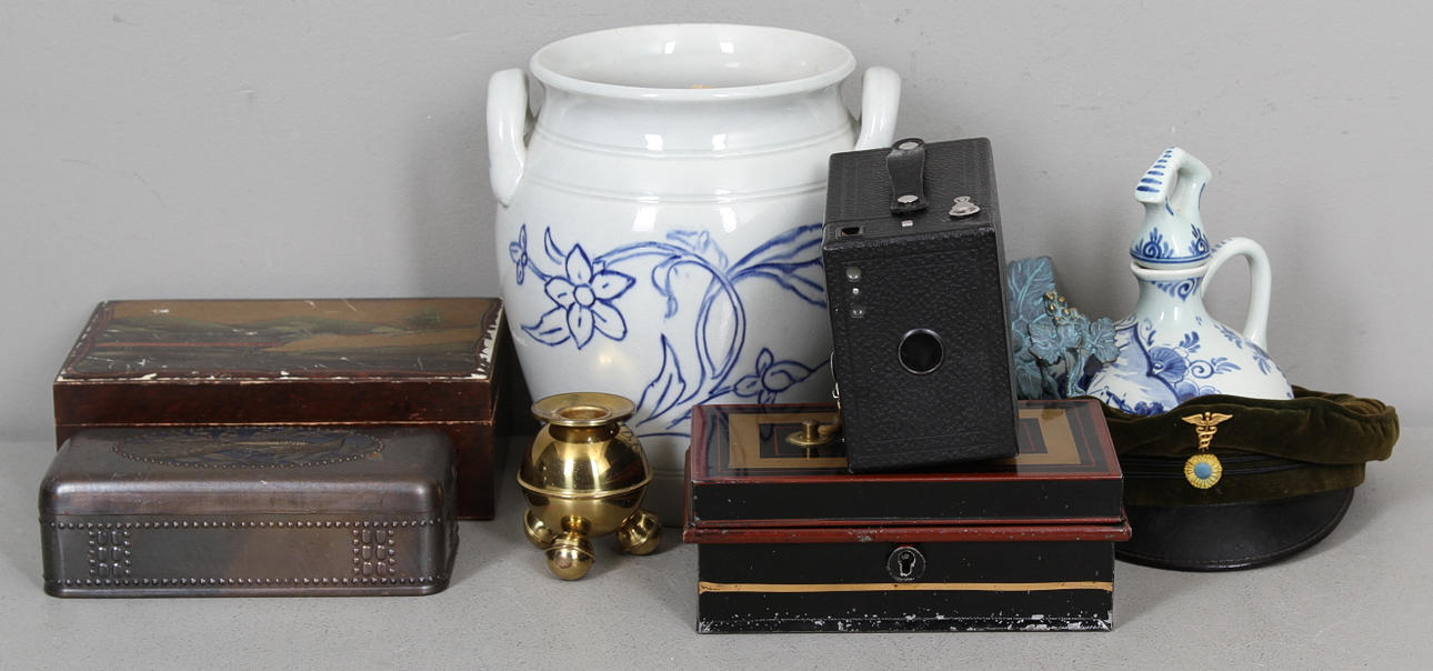 PARTI.Bland annat skrin och Krus.