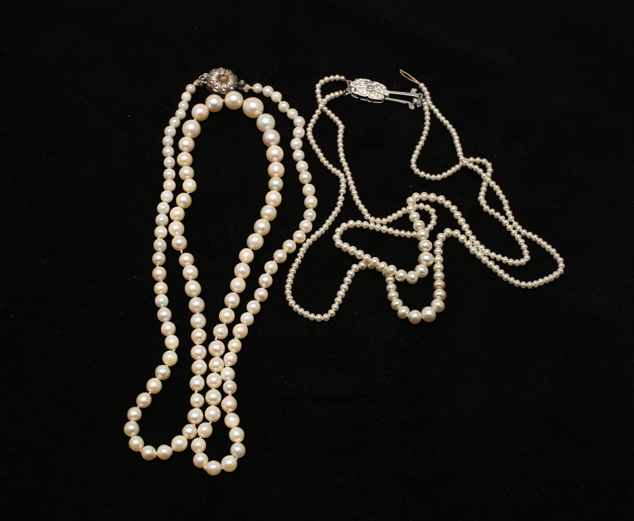 PÄRLHALSBAND, COLLIER med silverlås..