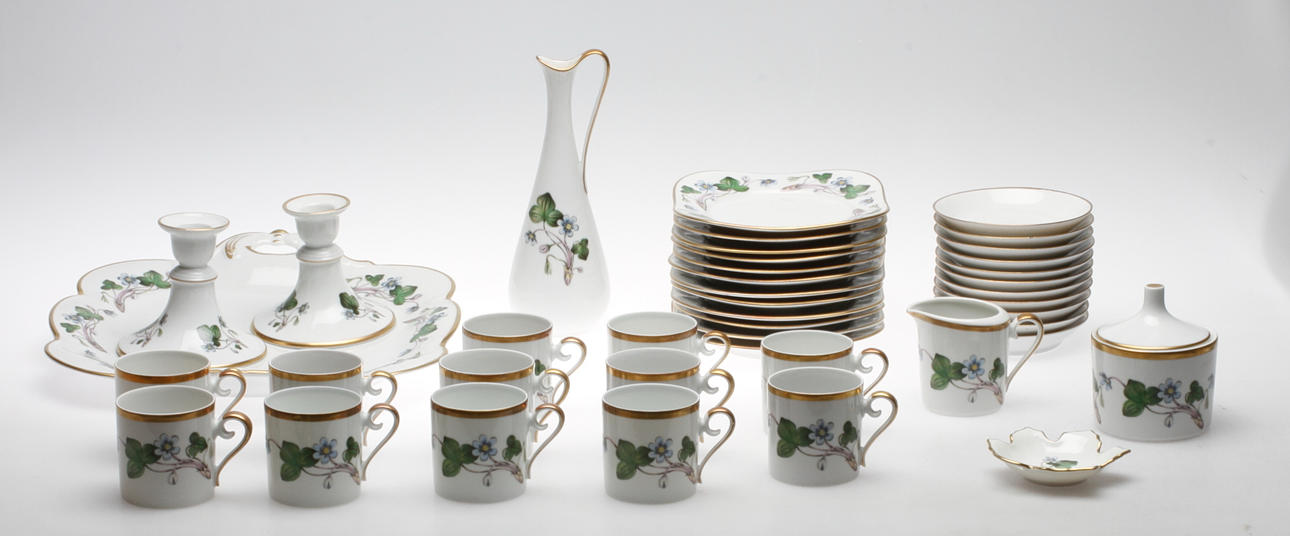 SERVISDELAR, 29 delar, porslin, "Blåsippa", Hackefors.