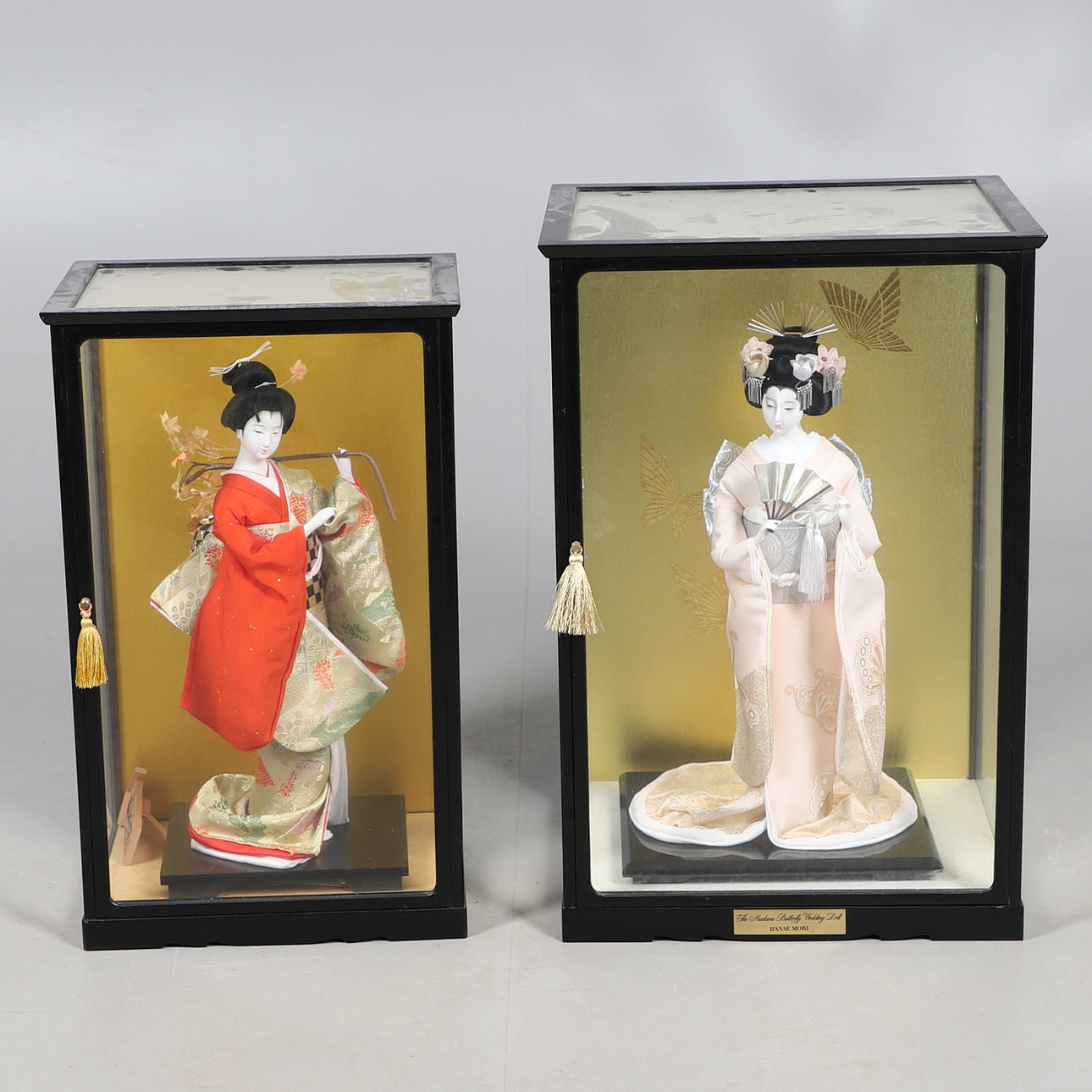TWO CASED JAPANESE WEDDING DOLLS.