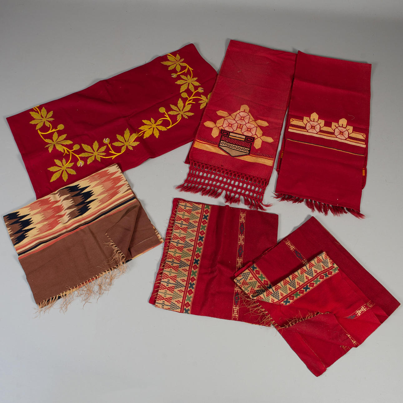 DRAPERIER. 6 st, ylle, 1900-talets första del.