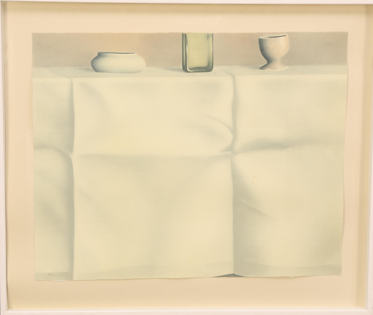 OIDENTIFIERAD KONSTNÄR. Föremål på veckad duk, färglitografi 151/170, signerad, 1900-tal.