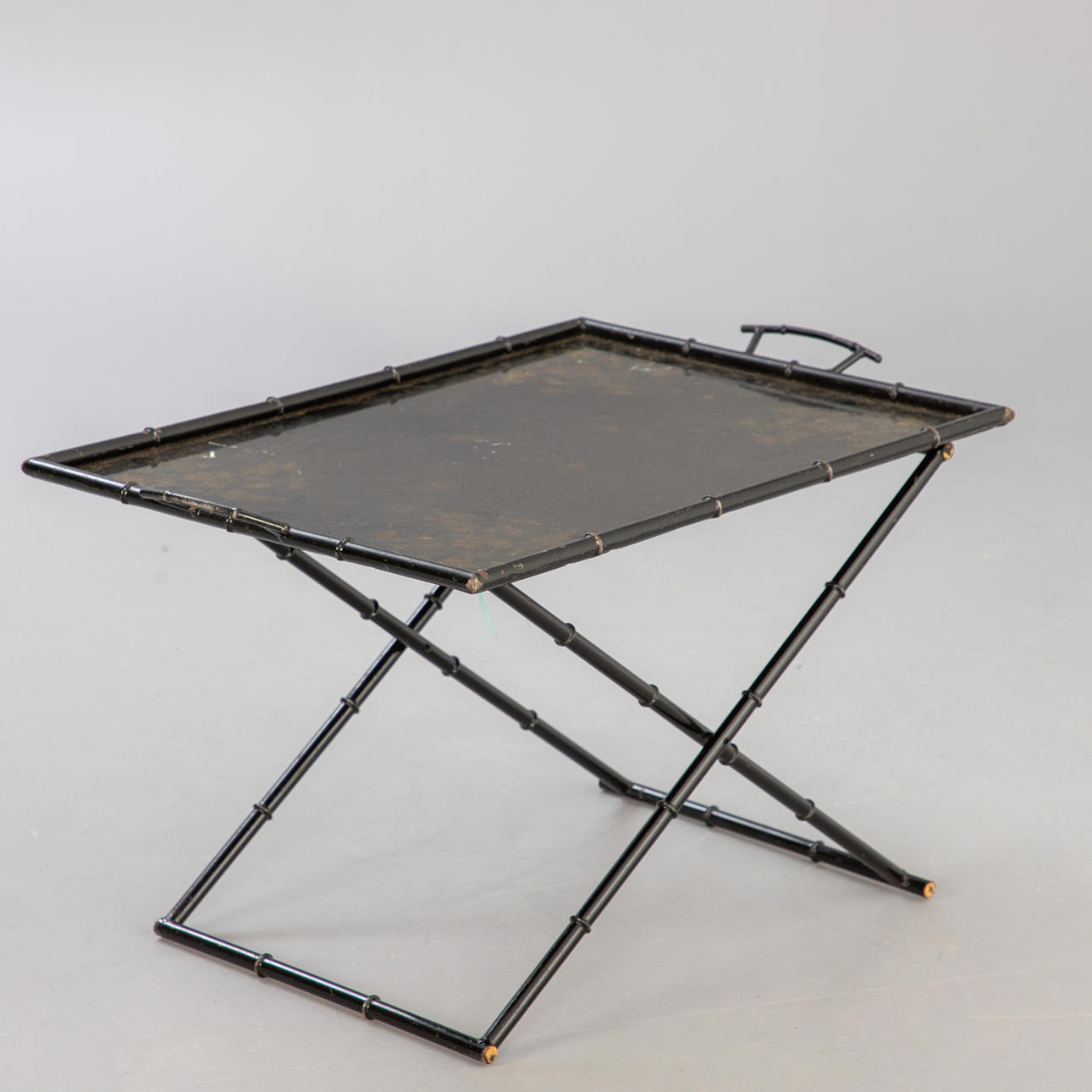 Metallbricka/fällbord i bambulook, 20. Jh.