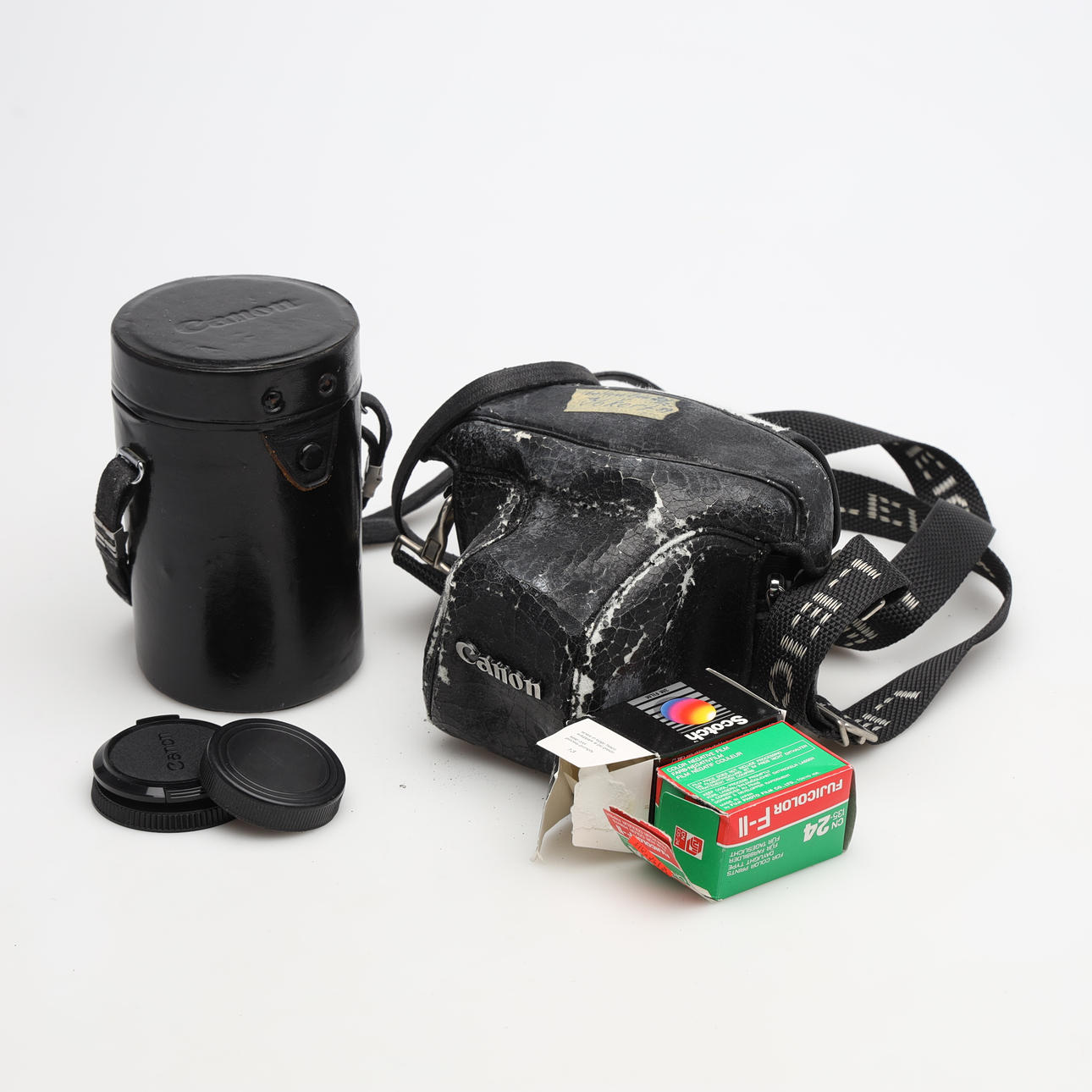 KAMERA, Canon AE-1, med objektiv og tilbehør.