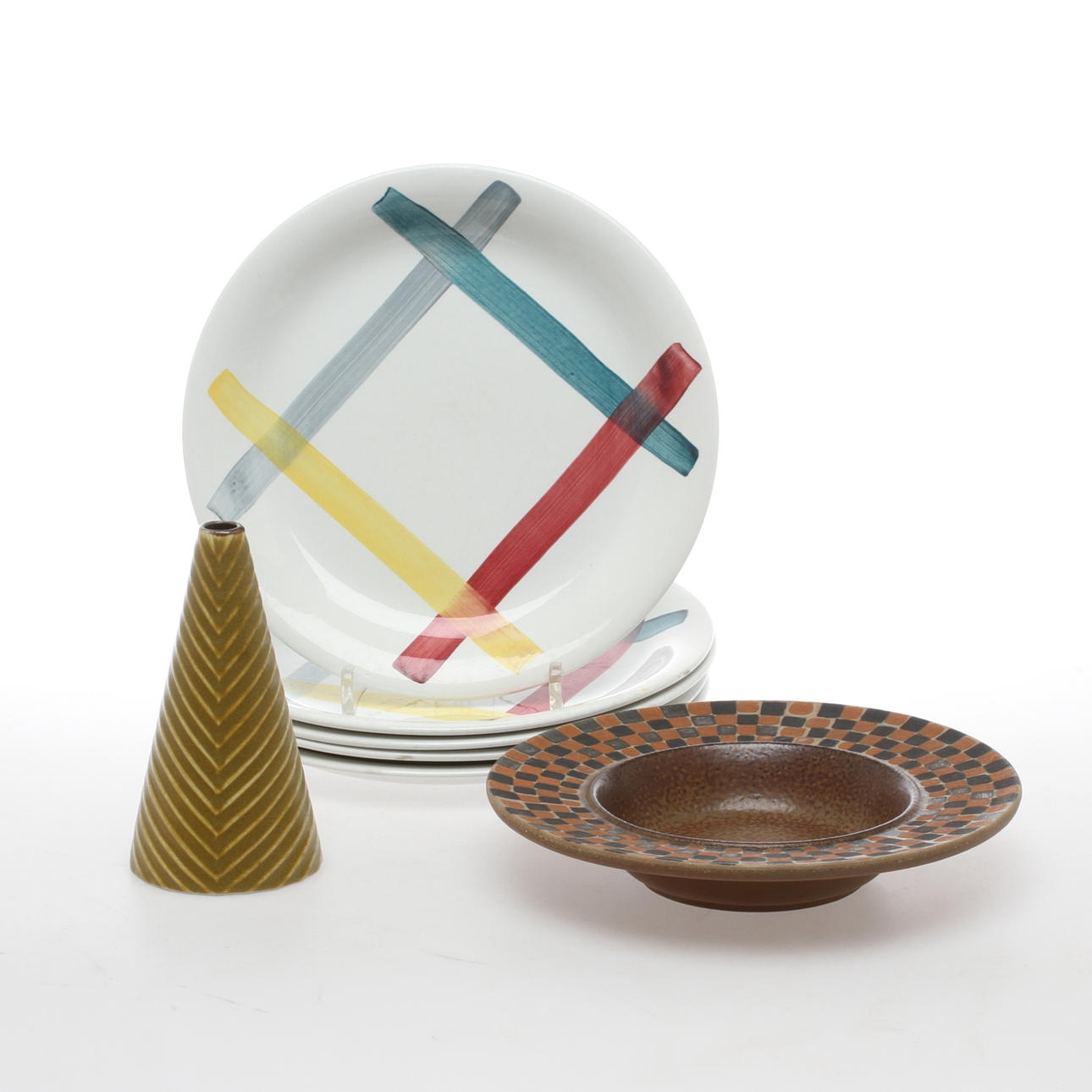 KERAMIK, 7 delar, Vas "Domino", skålfat, "Silur", Stig Lindberg, samt tallrikar, "Tablett", Wilhelm Kåge, Gustavsberg.