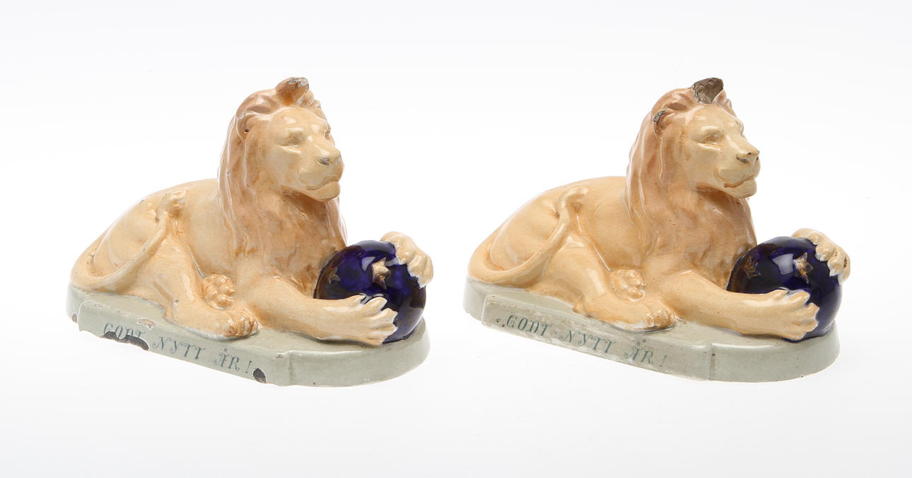 BOKSTÖD, 2 st, Göteborgs Porslinsfabrik.