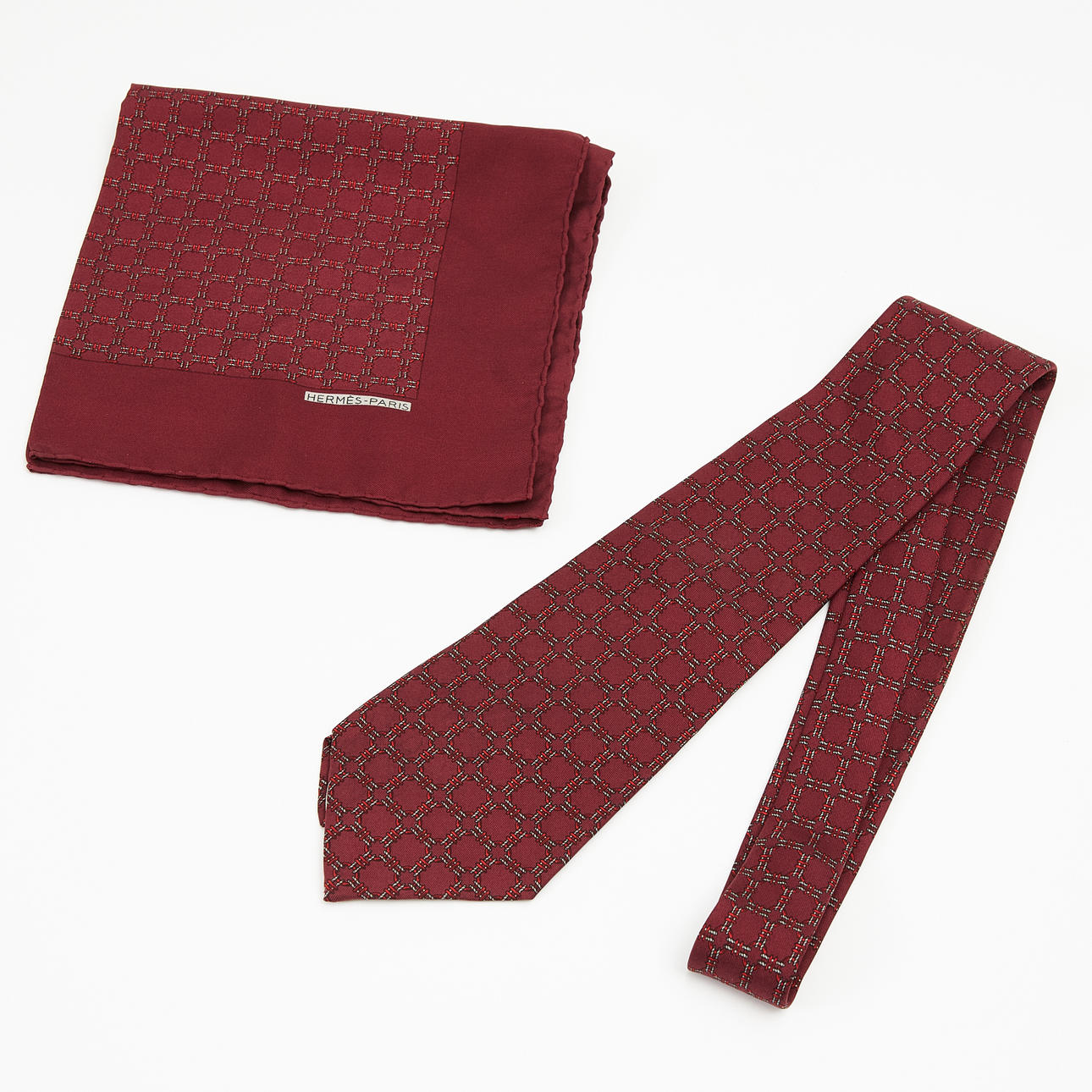 HERMÈS, tie and handkerchief/pocket square.