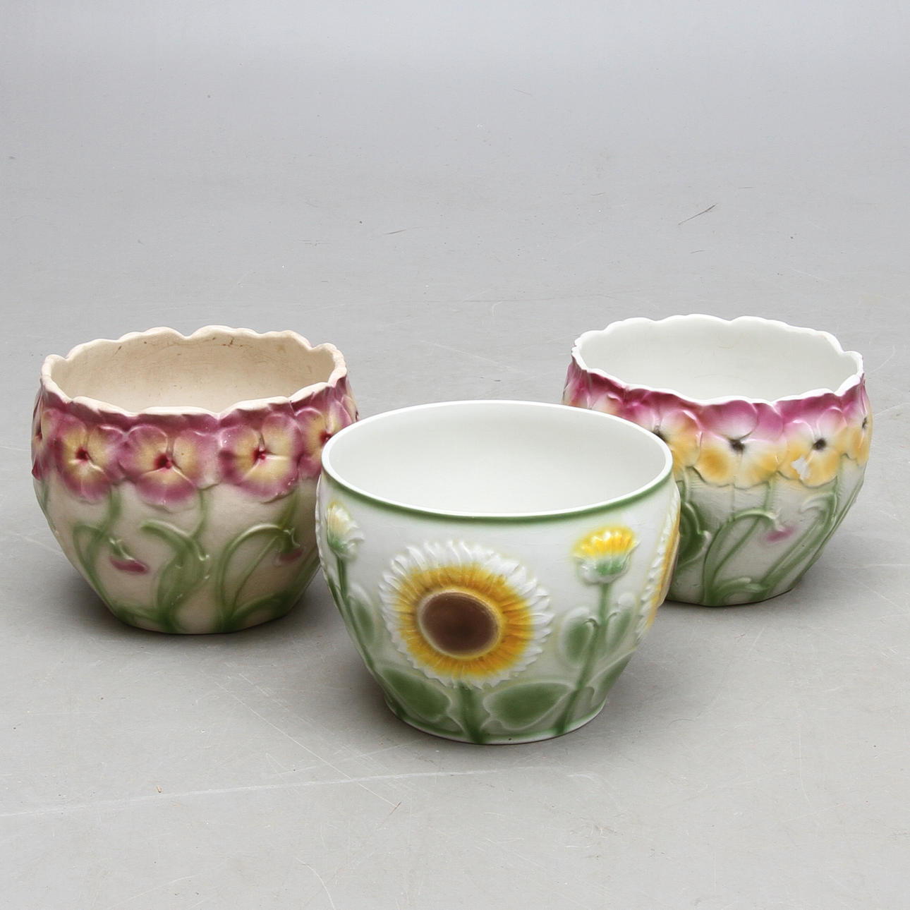 YTTERFODER, 3 st, jugend, varav ett stämplad Gustavsberg.